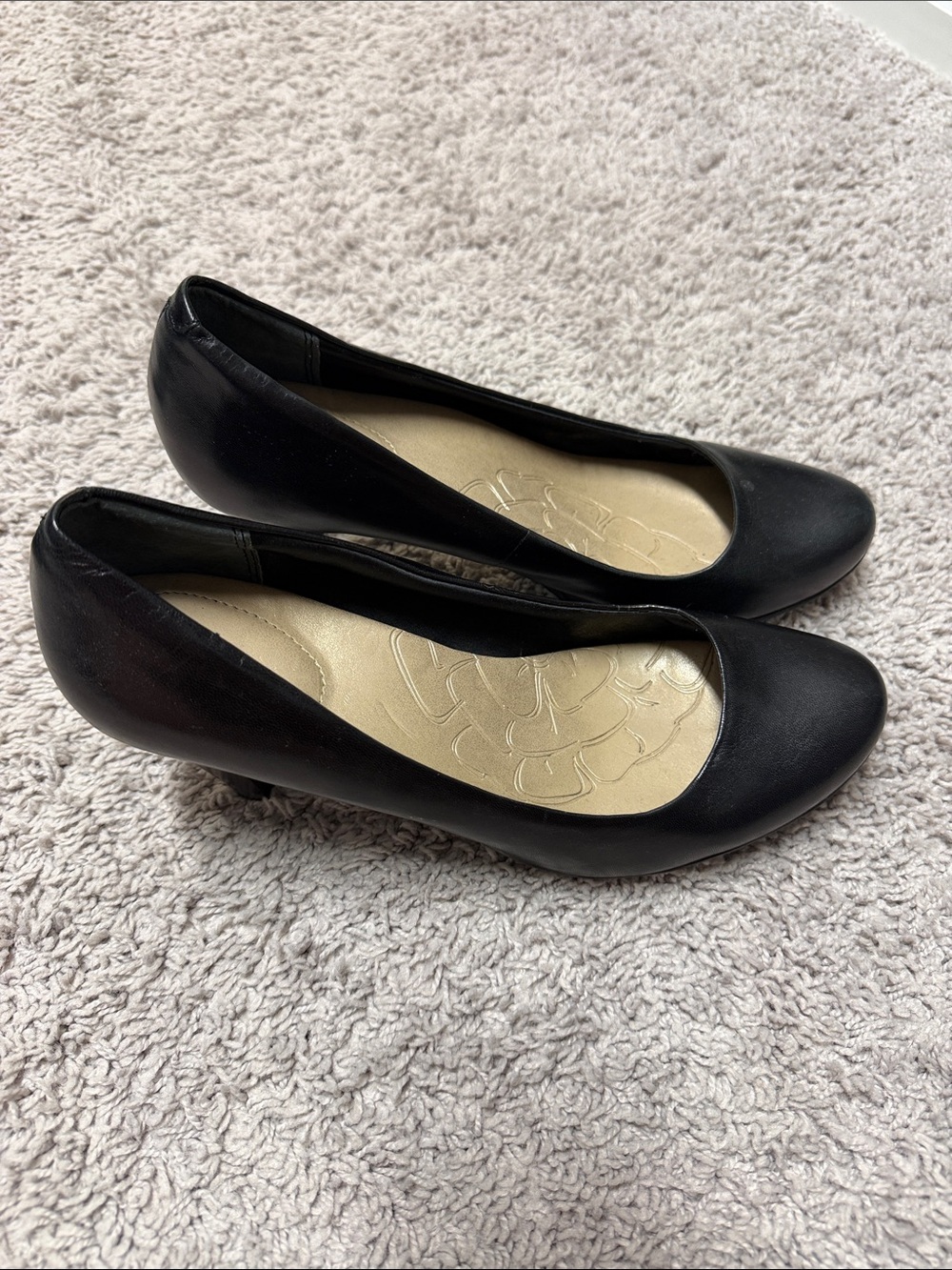 Giani Bernini Black Round-Toe Low Heel Pumps